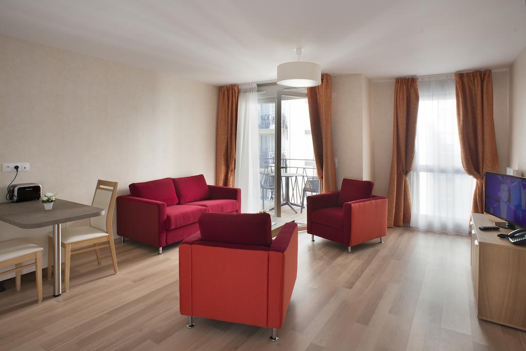 Aparthotel Domitys Le Pont Des Lumieres Lyon Zimmer foto